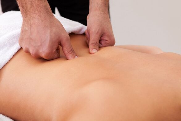 Las sesiones de masaje te ayudarán si te duele la espalda en la región lumbar