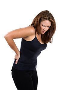 Dolor lumbar en una mujer con osteocondrosis.