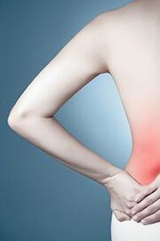 El dolor constante en la zona lumbar es la segunda etapa de la osteocondrosis.