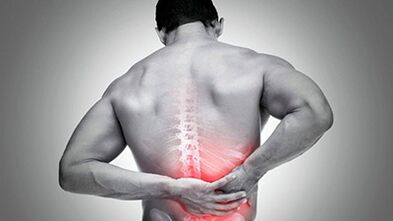 Dolor lumbar en un hombre.